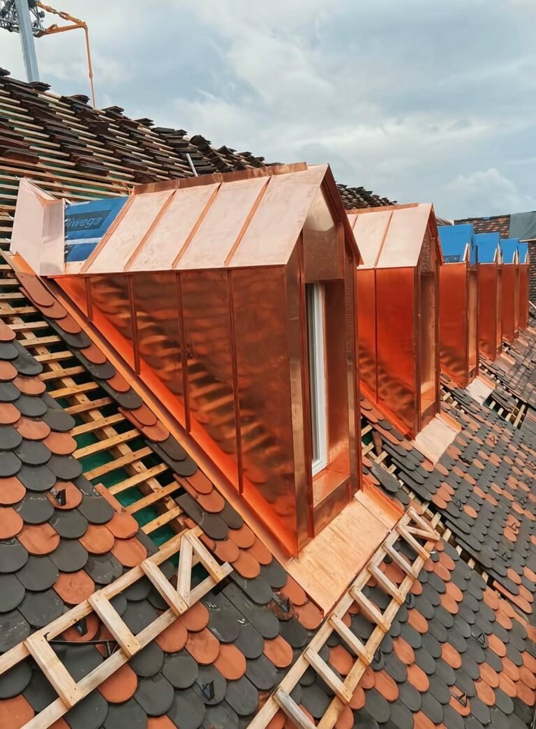Lucarnes habillage cuivre couverture tuiles ecailles