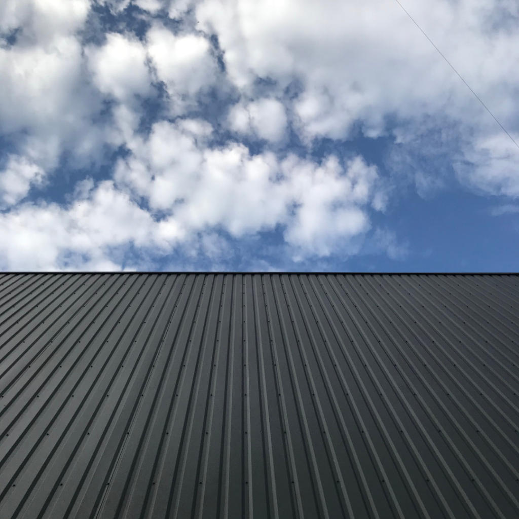 Toiture de hangar agricole en bac acier près de Puimoisson